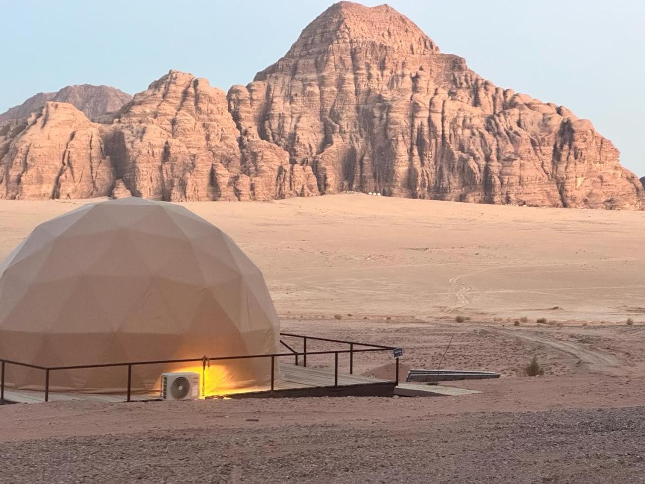 Hotel Hasan Zawaideh Luxury Camp 2 à Wadi Rum Extérieur photo